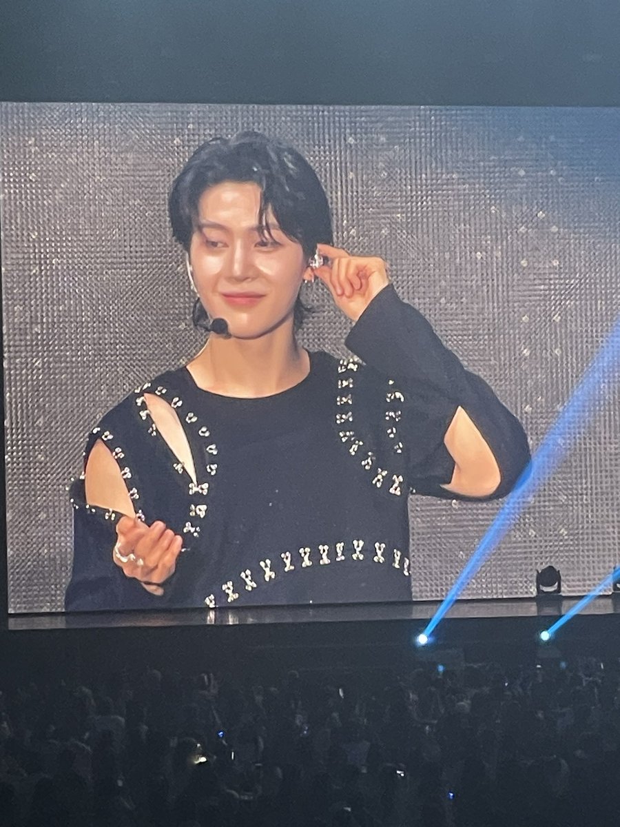 astroaroha928's tweet photo. Saw Seok Matthew in person today 🫠 #timelessworldbangkok @ZB1_official  how am I supposed to sleep tonight 😭🥵 https://t.co/TyLA8w8hUM