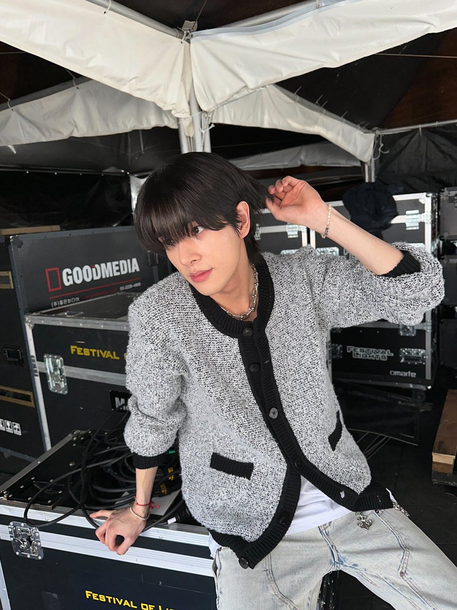 enhypenweverse's tweet photo. [ #제이크’s Post ] 241005

#JAKE: ENGENEs, I was thankful for today ㅠㅠ
I got a haircut [cute tone] heh

@ENHYPEN_members @ENHYPEN #ENHYPEN #엔하이픈 https://t.co/RTQby06ytA