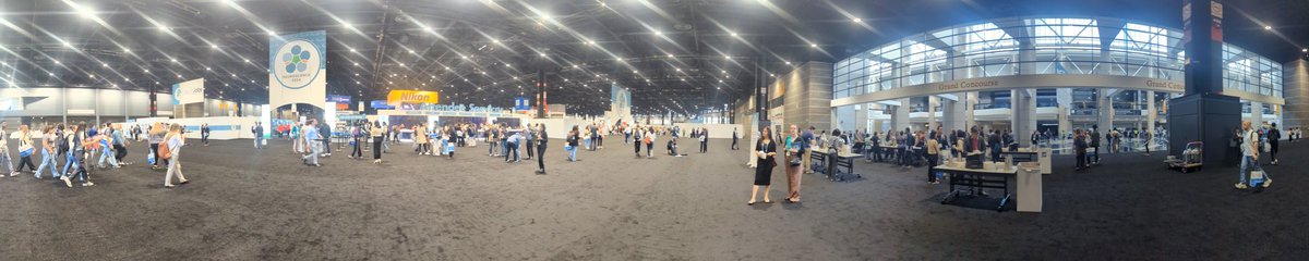 Now this is something different! #SfN24 has kicked off in Chicago and the scale is incredible! Thank you to <a href="/CMRI_AUS/">CMRI</a> and <a href="/Science_Academy/">Australian Academy of Science</a>
Theo Murphy Initiative (Australia) for supporting my trip. Come to my poster if you are around today at 1pm C134.