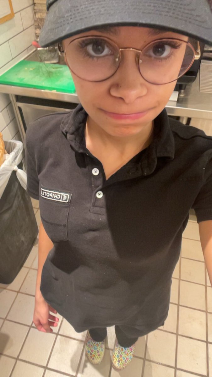 Tazeanaxo's tweet photo. Just your local chipotle AP after 13 hours ππ #chipotleislife (6 call offs and only 1 person came in to help) https://t.co/5axo6mCeuT