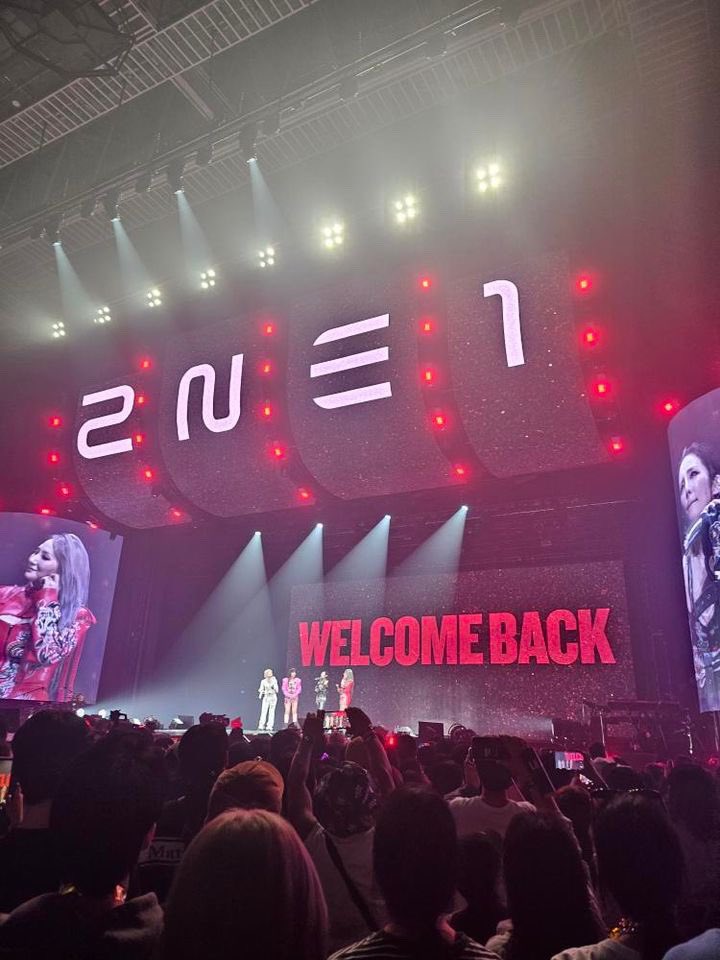 FZC_nolza's tweet photo. BEST CONCERT EVEEEEEER 🔥🔥🔥🔥

THANK YOU FOR LOVING EACH OTHER AND LOVING US SO MUCH GIRLIES 😭❤️❤️❤️❤️❤️❤️❤️ LETS STAY TOGETHER FOREVER @krungy21 @mingkki21 @haroobomkum @chaelinCL 

#2NE1 #2NE1_WELCOMEBACK https://t.co/ZWrdz81yNn