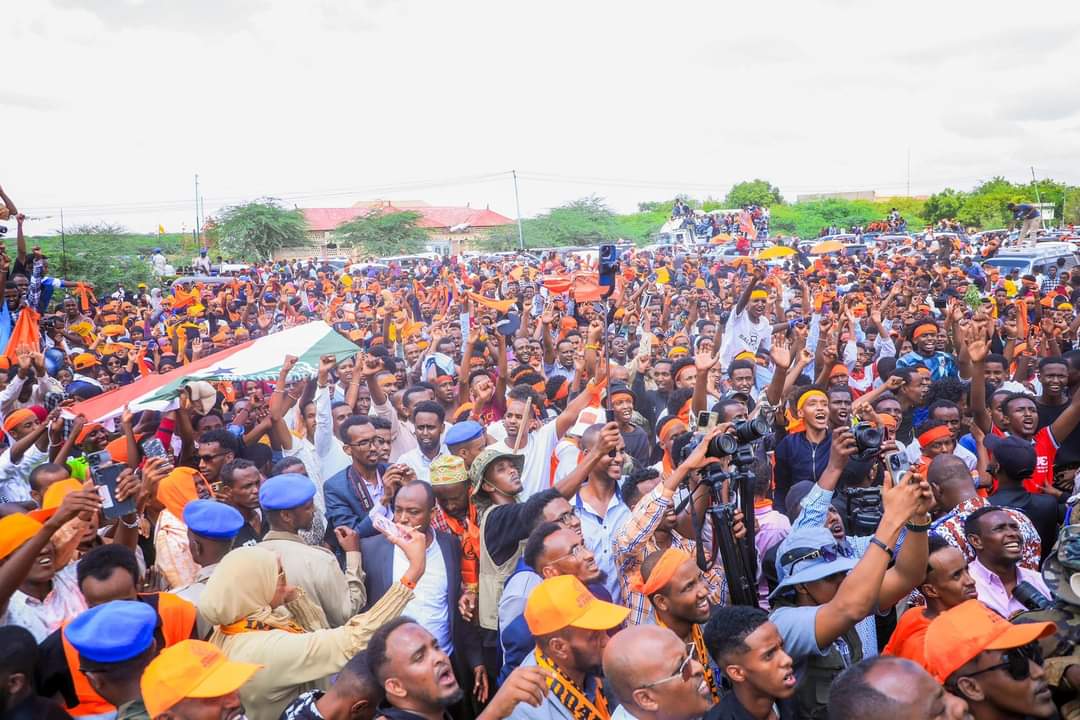 SuugaanMal's tweet photo. #Burco #Caynabo #Oodwayne #Oog Isbedel Dhab ah ✊️
Gobolada Bariga Somaliland way hadleen iyaga oo mideysan.
Waxba lagama qaban karo.
Dadkeena ayaan la dareen nahay xaalka dalku jiro maanta waxaa ka saari kara Musharax Abdirahman M. Abdillahi Ciro 🎯👏
@Abdirahmanirro #Vote13N https://t.co/22cmls430I