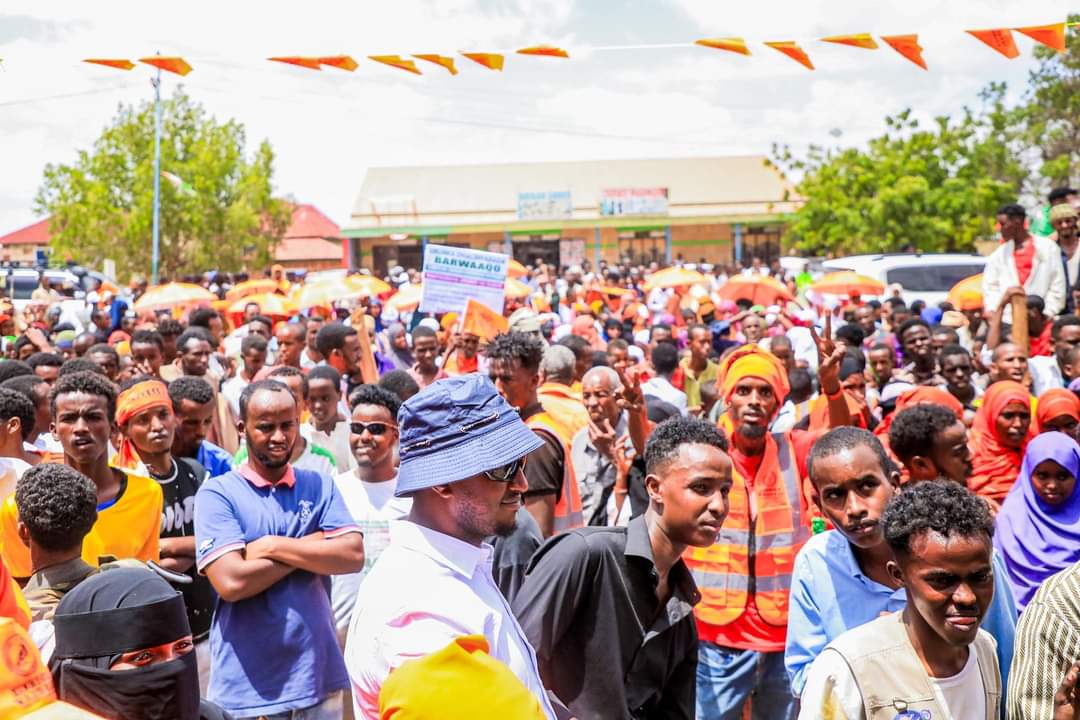 SuugaanMal's tweet photo. #Burco #Caynabo #Oodwayne #Oog Isbedel Dhab ah ✊️
Gobolada Bariga Somaliland way hadleen iyaga oo mideysan.
Waxba lagama qaban karo.
Dadkeena ayaan la dareen nahay xaalka dalku jiro maanta waxaa ka saari kara Musharax Abdirahman M. Abdillahi Ciro 🎯👏
@Abdirahmanirro #Vote13N https://t.co/22cmls430I