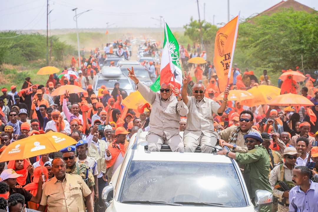 SuugaanMal's tweet photo. #Burco #Caynabo #Oodwayne #Oog Isbedel Dhab ah ✊️
Gobolada Bariga Somaliland way hadleen iyaga oo mideysan.
Waxba lagama qaban karo.
Dadkeena ayaan la dareen nahay xaalka dalku jiro maanta waxaa ka saari kara Musharax Abdirahman M. Abdillahi Ciro 🎯👏
@Abdirahmanirro #Vote13N https://t.co/22cmls430I