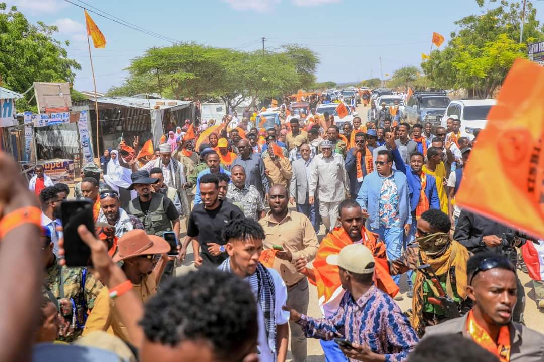 SuugaanMal's tweet photo. #Burco #Caynabo #Oodwayne #Oog Isbedel Dhab ah ✊️
Gobolada Bariga Somaliland way hadleen iyaga oo mideysan.
Waxba lagama qaban karo.
Dadkeena ayaan la dareen nahay xaalka dalku jiro maanta waxaa ka saari kara Musharax Abdirahman M. Abdillahi Ciro 🎯👏
@Abdirahmanirro #Vote13N https://t.co/22cmls430I