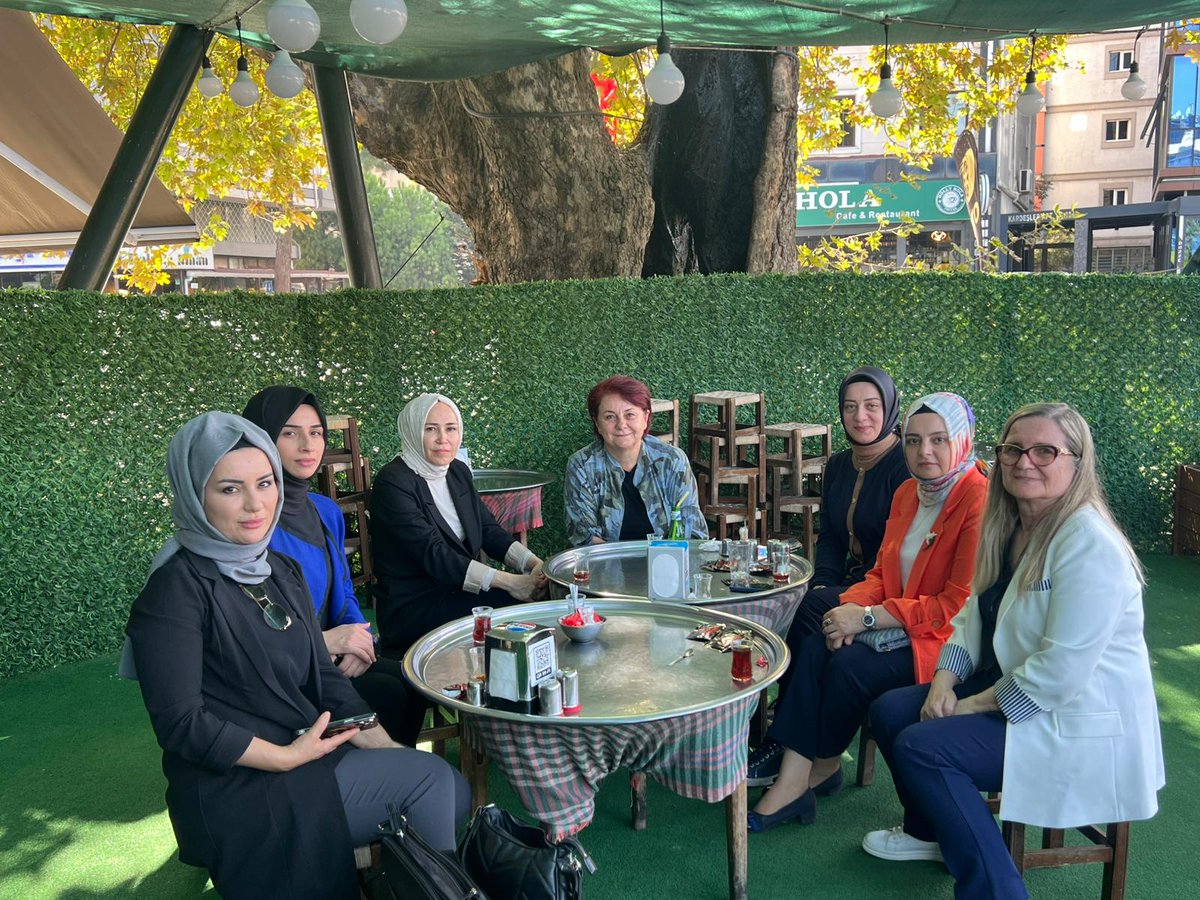 AK Parti demek; vefa, samimiyet ve fedakârlık demektir.

Önceki Dönemlerden İlçe Kadın Kolları Başkanımız Tülay Mirzaloğlu ile buluştuk.

#TürkiyeBuluşmaları