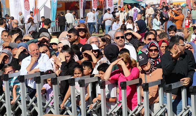 finansingundemi's tweet image. Kayseri'de vatandaşlara 1 ton sucuk döner dağıtıldı #sucuk #döner #kayseri #gastronomi #festival #sucukdöner #vatandaş - finansgundem.com/foto-galeri/ka…