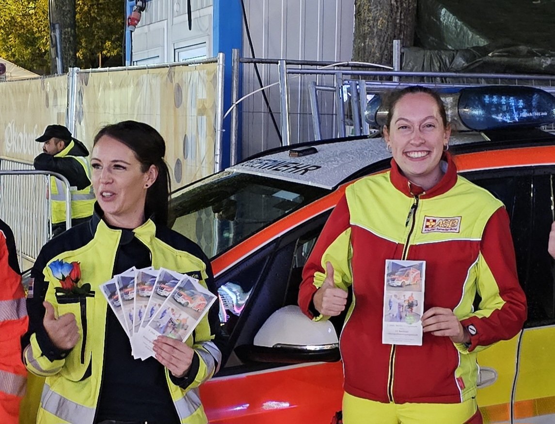 Auf Promotion-Tour in #München

23. Berliner Rettungsdienstsymposium 
7.  ZNA Berlin Symposium
14.-16.11.2024 Charité Virchow
Teilnahme kostenlos!
berliner-rettungsdienstsymposium.de

#Berliner_Rettungsdienstsymposium #Rettungsdienst #Notfallmedizin 
<a href="/Berliner_Fw/">Berliner Feuerwehr</a> <a href="/BFMuenchen/">Feuerwehr München</a> <a href="/AicherAmbulanz/">AicherAmbulanzUnion</a>