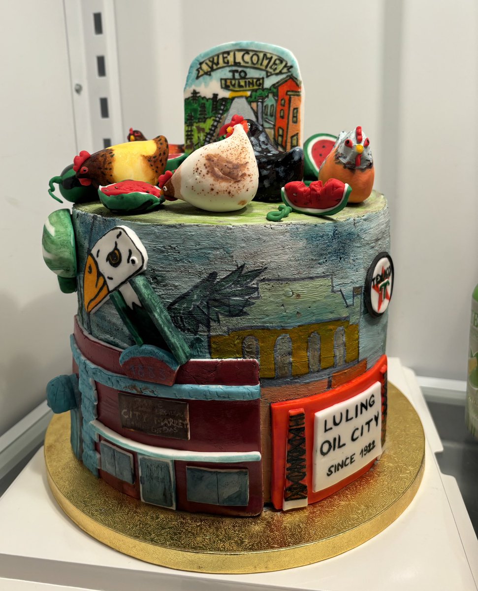 jsep_HTX's tweet photo. Every year my grandfather hosts a cake auction for his church. Our neighbor submitted this masterpiece for tonight’s festivities. Paying homage to farming, bbq, and our oil and gas community.

#EFT https://t.co/S59s3hGHYm