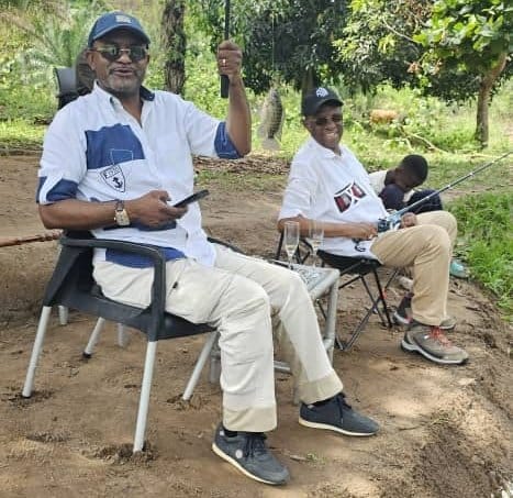 ChrisKaffeke's tweet photo. #RDC: Moment de répit dans un agenda très charge.
Je suis venu ce samedi échanger avec le patriarche #Thambwe-mwamba, dont la santé comme l'esprit sont toujours aussi affûtés.
L'occasion de se ressourcer et de se détendre autour d'une partie de pêche !
@SalomonKalonda 🔥 https://t.co/sar7x8mJoV