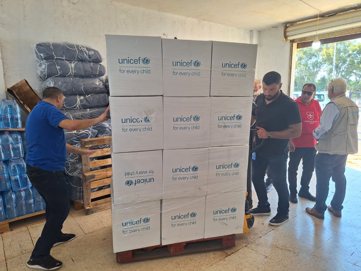UNICEFLebanon's tweet photo. We've teamed up with @WFPLebanon to support people in southern #Lebanon. 

UNICEF delivered over 10,000 liters of water, 1,000 hygiene kits, and 1,000 Laha dignity kits. But the needs are rising. Our partner @RedCrossLebanon will help distribute the supplies to more than 5,000 people. More needs to be done. We're on the ground, working tirelessly to provide life-saving supplies and services #ForEveryChild.