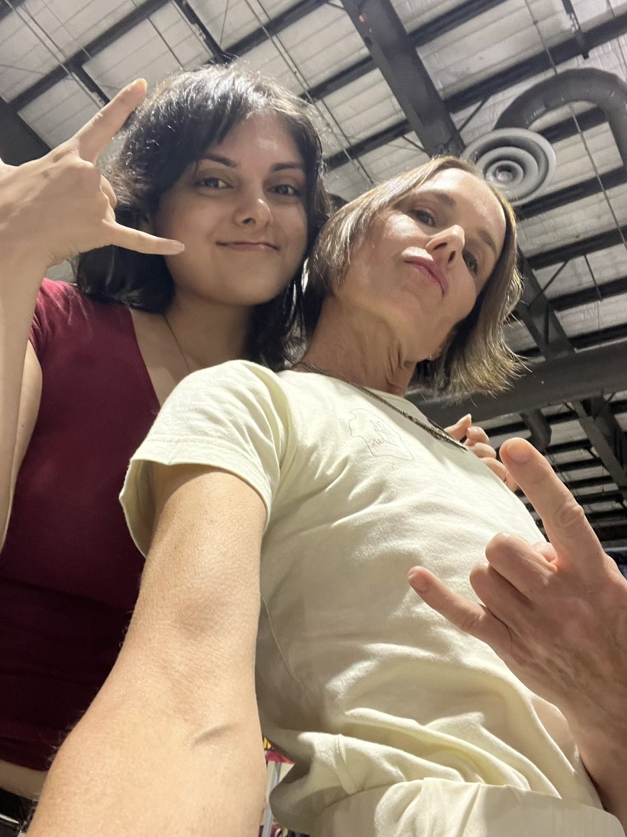 sarah tweet media