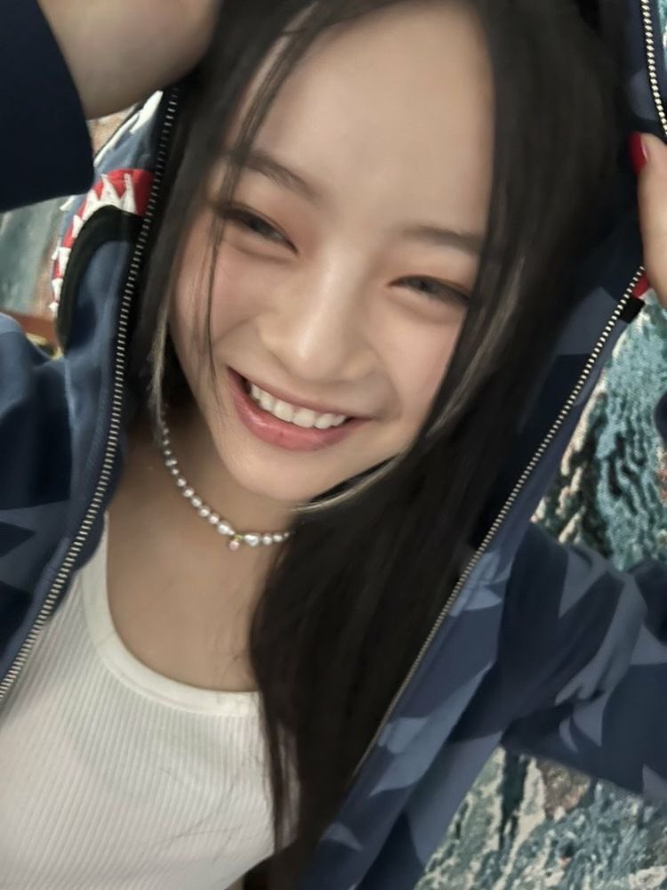 haesitap's tweet photo. ya 20 mi pequeña phampham 💔🤏🏻
DARLING DARLING ITS HANNI DAY
#우주끝까지_함께할_하니데이
#SWEETLIKEHANNIDAY https://t.co/FWF0XYdSIe