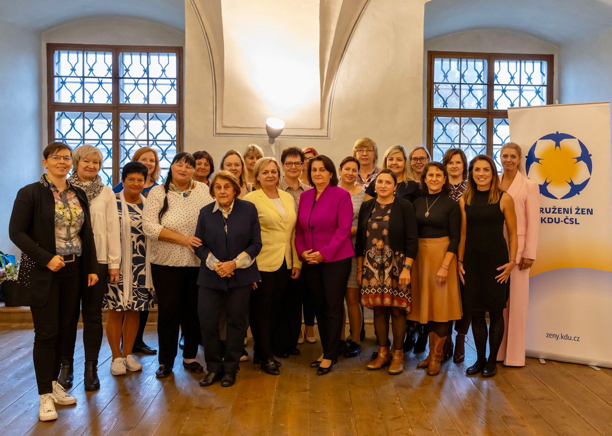 Dnes jsem byla zvolena předsedkyní Sdružení žen KDU-ČSL. Naše sdružení  má za cíl podporovat větší zastoupení žen v politice. 

Sdružení žen podpořilo kandidaturu na místopředsedkyně KDU-ČSL Šárku Jelínkovou, Ditu Vávrovou a Moniku Brzeskovou.