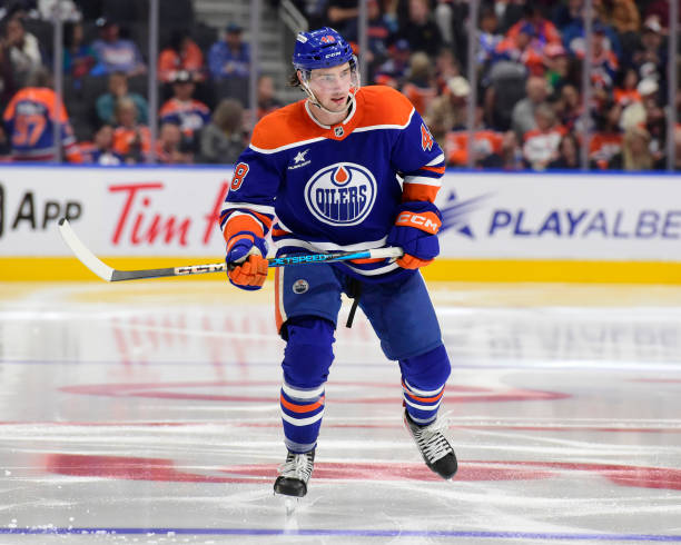 Bob_Stauffer's tweet photo. Pre-Season is over.
The biggest surprise was Noah Philp.
He created 5v5 scoring chances in every game.
Finished 56% in the faceoff circle.
Was second amongst forwards in hits.
Supported the puck defensively.
A 6'3" right-shot center...he will play NHL games this season https://t.co/9rLby3M8j0