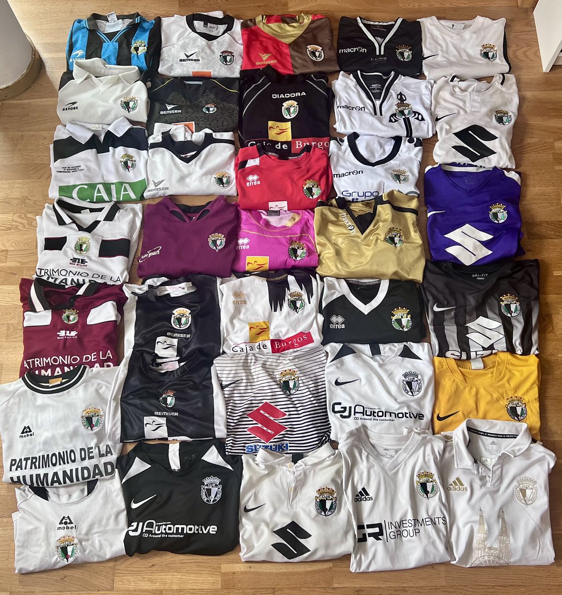 RussoBCF's tweet photo. Los colores de una vida y de una pasión 🖤🤍

Desde pequeño una verdadera obsesión, ahí están los buenos y los malos momentos junto a ti @Burgos_CF 

De 1997 hasta ahora https://t.co/91Ewg95KpO