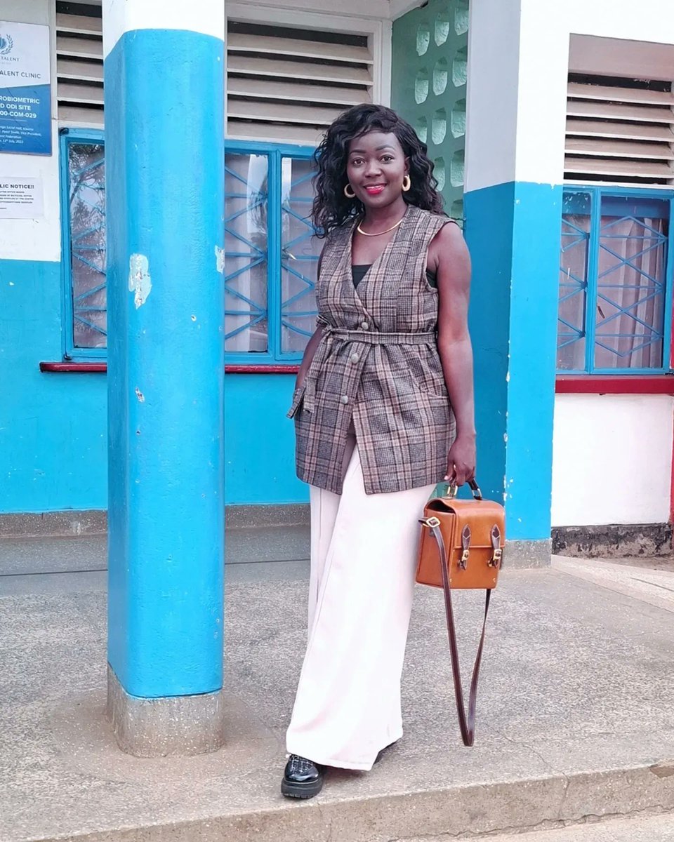 Winniewadera's tweet photo. On Thursday, I won a Toastmasters' public speaking competition,
The amount from this award I will use to feed orphans and widows,
😂😂😂😂 It's a lie, 
I'll buy a brand new Lui vuitton bag✔️😂
Also it's a lie. There was no money, I just got encouraged to keep speaking😂
#Grateful https://t.co/JOLkVfkC4D