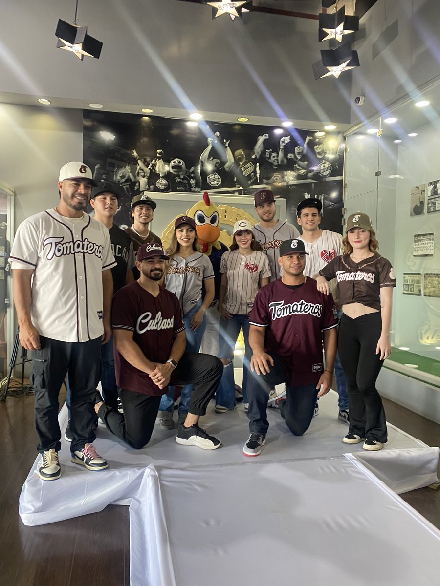 eljonroneromx's tweet photo. El @clubtomateros presentó sus nuevos jerseys y gorras para la nueva temporada de la LMP🔥 https://t.co/SRNjX51ik6