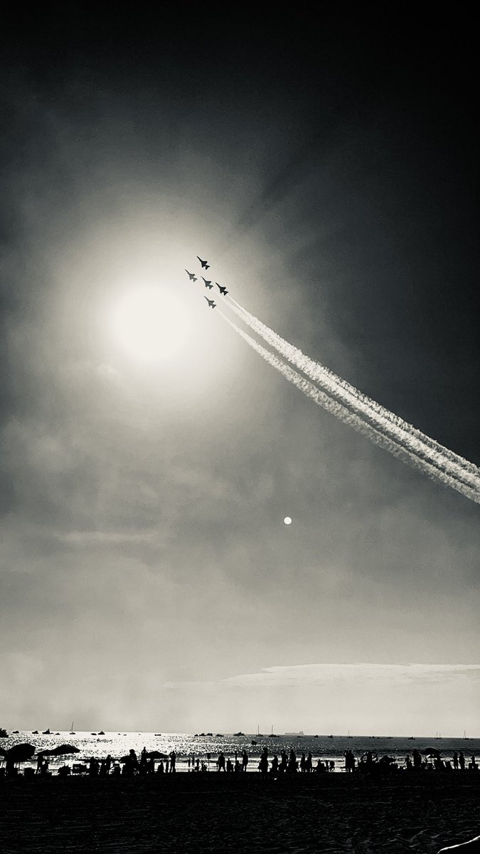 _iamnott's tweet photo. incredible day at the #pacificairshow #USA https://t.co/HDDEKcRgEH