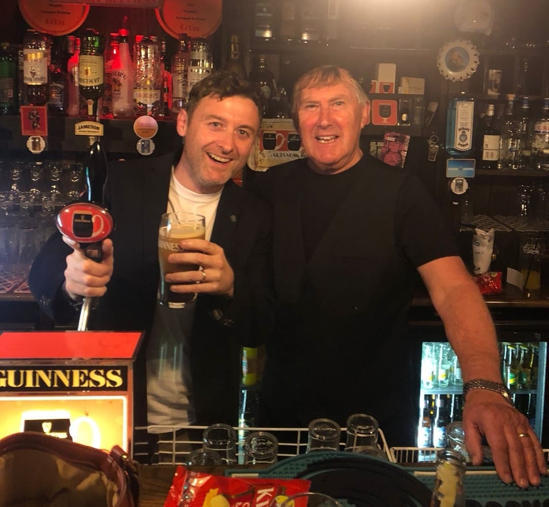 New bar man in Bobs last night <a href="/ConorSketches/">Conor Moore</a> thanks for popping in.