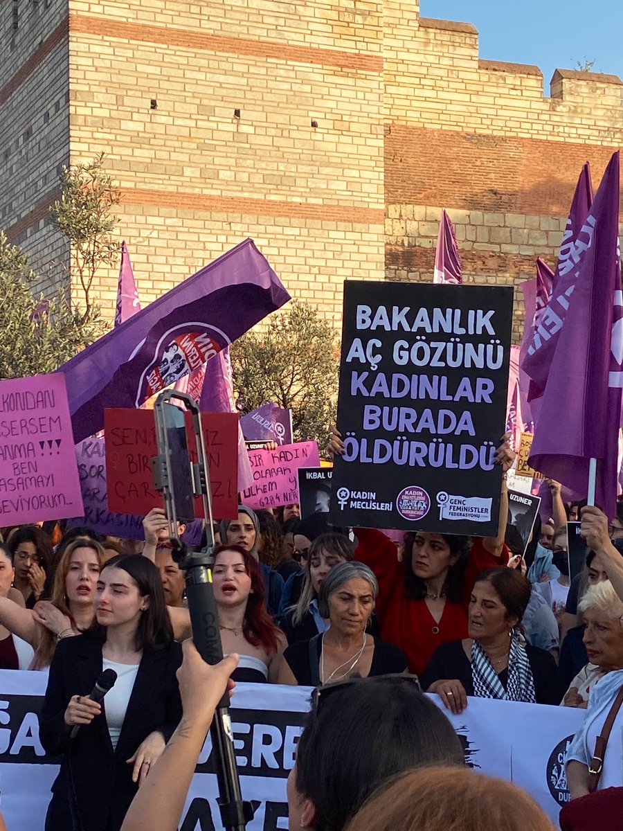 Bakanlık aç gözünü kadınlar burada öldürüldü 
#turkishwomanareindanger #turkishwomenareindanger 
#ikbaluzuner #aysenurhalil