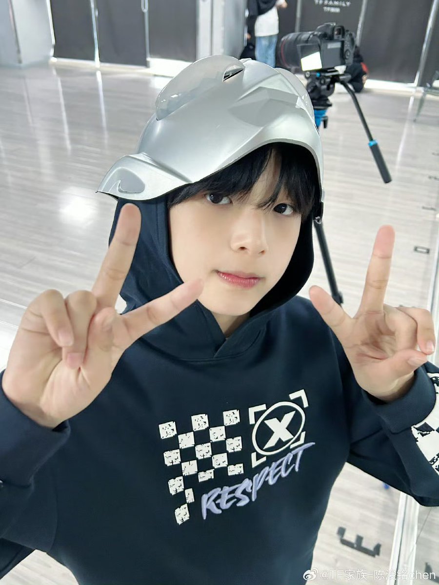 znlcnw's tweet photo. 🍶 ⋆˚✿˖° นี่มานนน ไอ้จิ๋วววว .☘︎ ݁˖ ❕

#陈浚铭 #chenjunming #เฉินจวิ้นหมิง https://t.co/c4GAaj9cQu