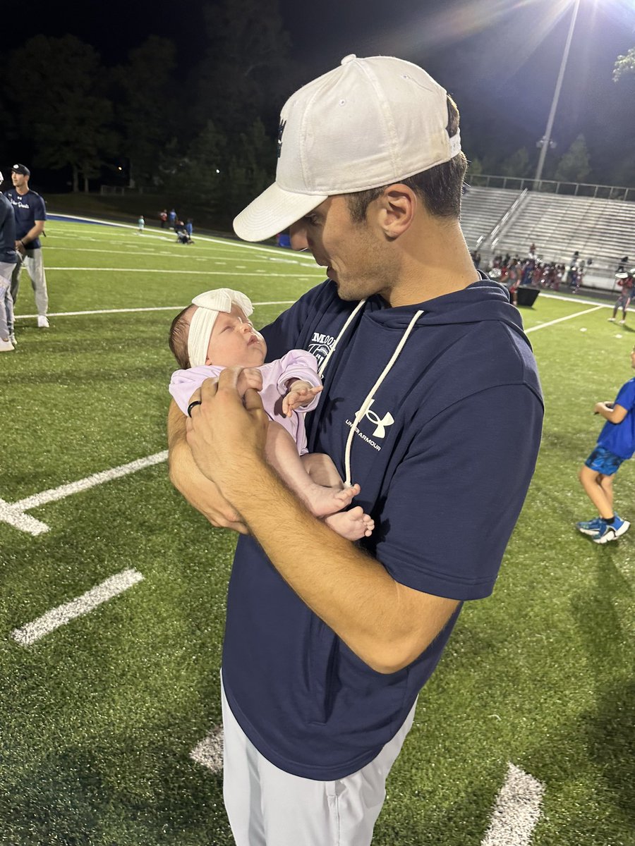 jakeganus's tweet photo. Undefeated with Lyla 🩵 @Chowell6_ https://t.co/Vt52S8uIJi