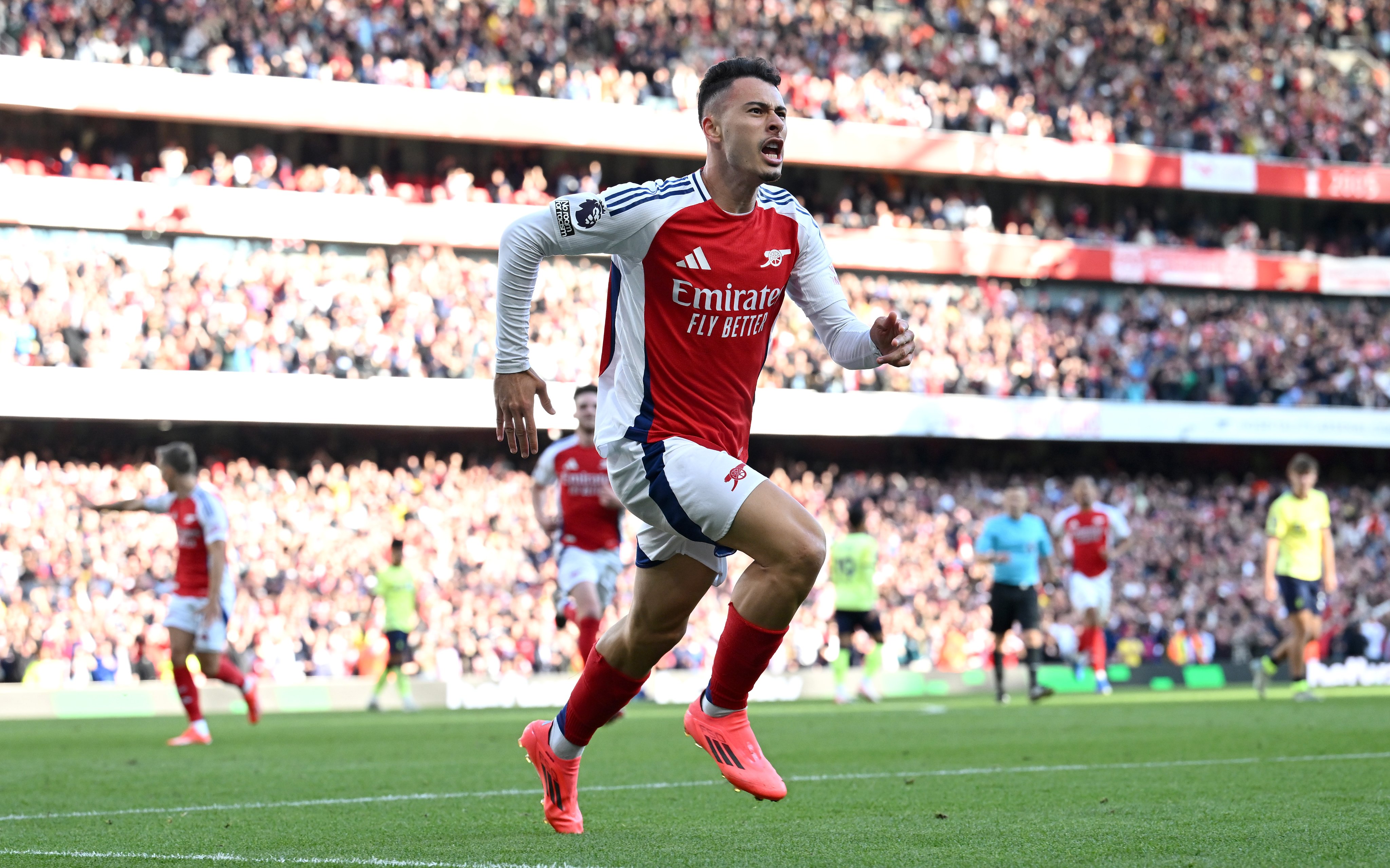 Gabriel Martinelli celebrates against Southampton