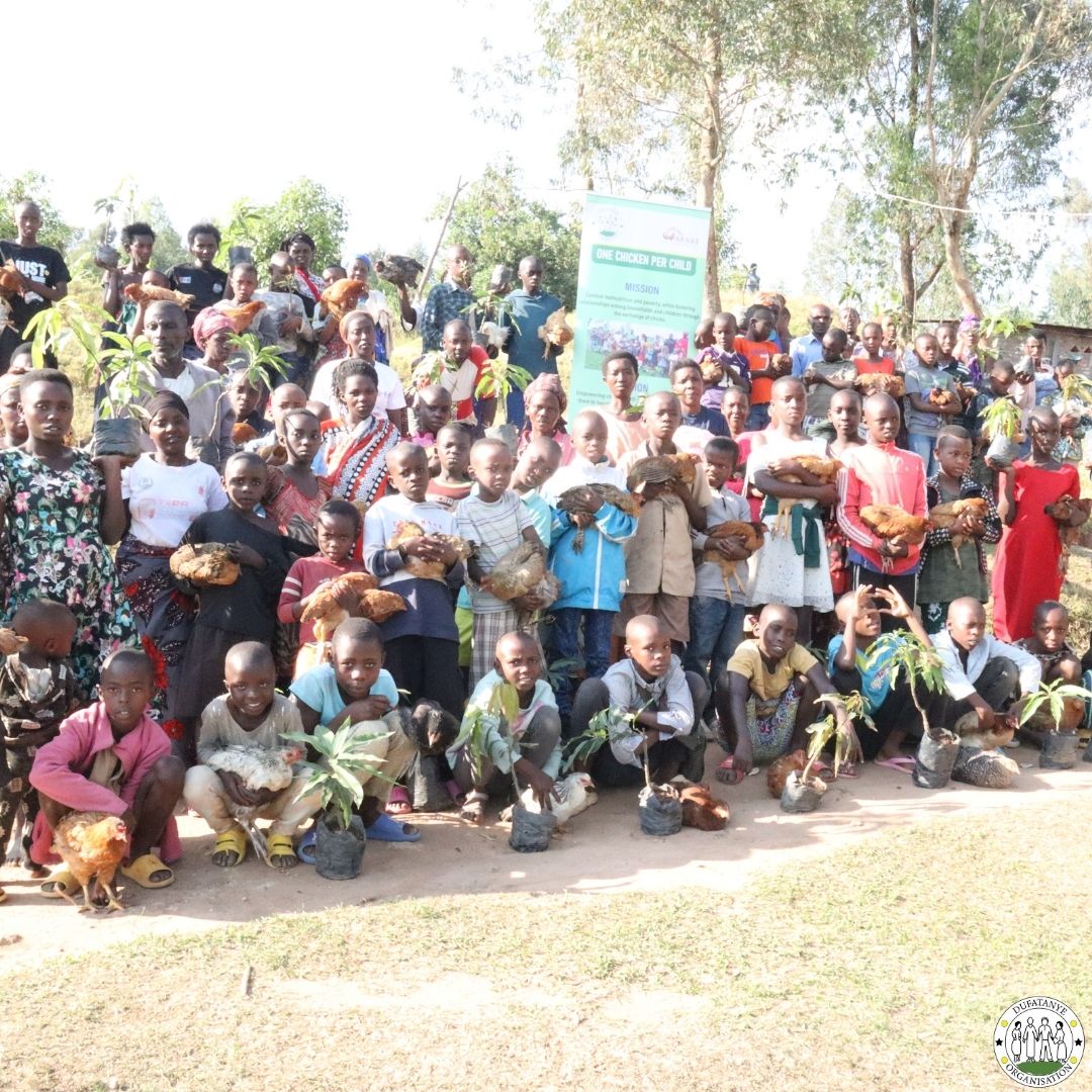 DUFATANYE ORGANISATION (@dufatanyeorg) on Twitter photo Today, we distributed chickens & fruit tree seedlings to 60 children in the #OneChickenPerChild project!🌱 Empowering future leaders to fight poverty & protect the environment. Join us on dufatanye.org/donate💚 #JoinTogether #FightPoverty <a href="/NyanzaDistrict/">Nyanza District</a> <a href="/RoyalNyanza/">Royal Nyanza</a> Today, we distributed chickens & fruit tree seedlings to 60 children in the #OneChickenPerChild project!🌱 Empowering future leaders to fight poverty & protect the environment. Join us on dufatanye.org/donate💚 #JoinTogether #FightPoverty <a href="/NyanzaDistrict/">Nyanza District</a> <a href="/RoyalNyanza/">Royal Nyanza</a>
