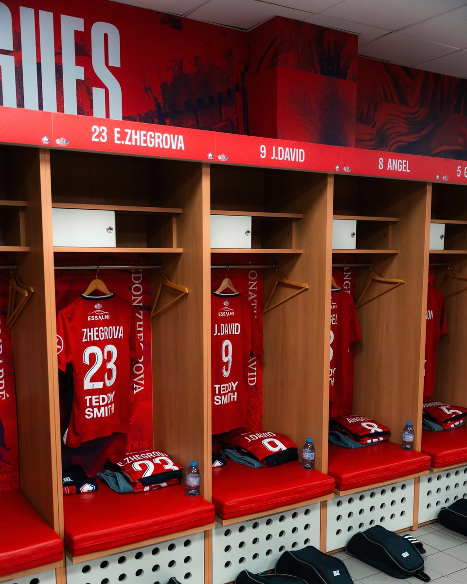 losclive's tweet photo. Dans nos couleurs traditionnelles 🔴

#LOSCTFC https://t.co/BfqnSQqny0