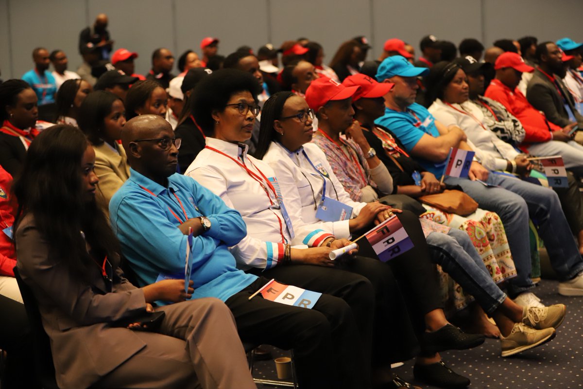 rpfinkotanyi's tweet photo. Mu ijambo rye, Umunyamabanga Mukuru wa FPR-Inkotanyi, Gasamagera Wellars, yashimiye abitabiriye uyu mwiherero kuba baritabiriye amatora aherutse, bagatora neza FPR-Inkotanyi n’umukandida wayo. 

Yababwiye ko kugira ngo ibikorwa bikubiye muri manifesto bigerweho,  imyaka itanu iri imbere izasaba gukora cyane, neza kandi vuba.
