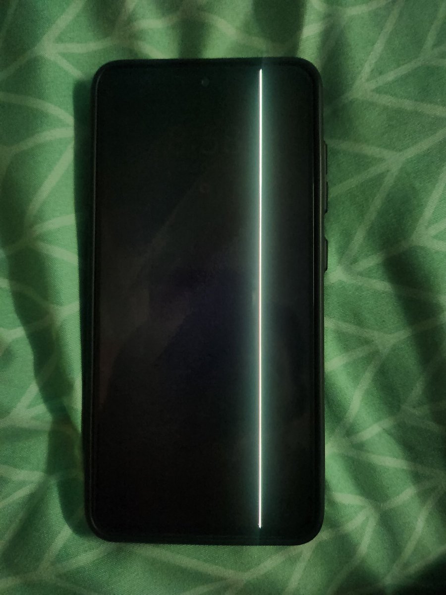 Nicol3187's tweet photo. @SamsungIndia After buying phone(1.5 years) from a such a reputated brand, faced a green line issue on S21 FE suddenly and now samsung is telling to pay for it from own pocket. What's this behaviour @SamsungMobile https://t.co/1xR0nMCenA