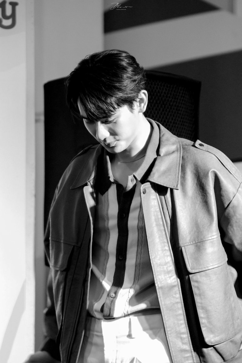 bbow__26's tweet photo. พี่เดชสุดเท่ ✨️

HEAVYXBOOK
#BookXHeavy #kasibook 
📷 : #bbOw_26 https://t.co/biIHHUBxzj