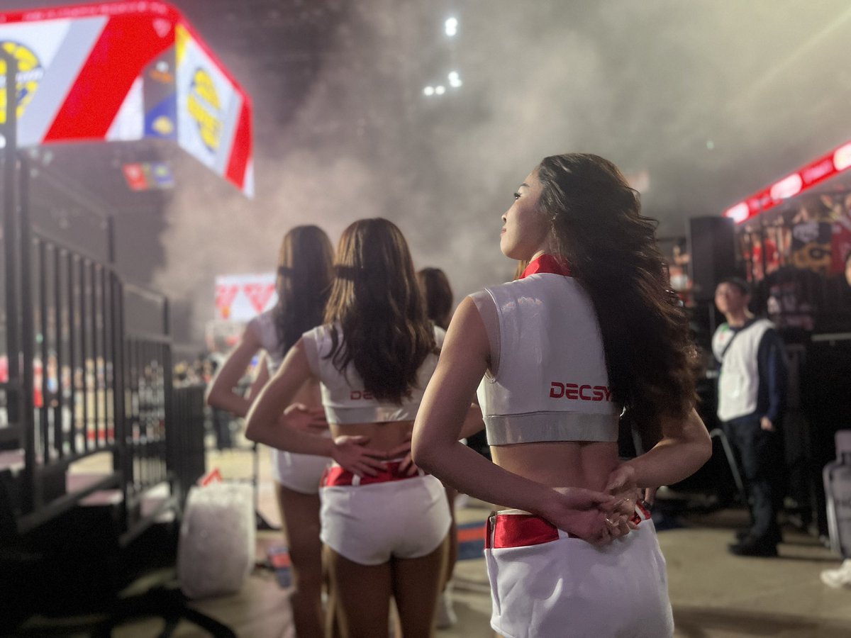 IchikaSTARJETS's tweet image. 開幕戦、たくさんの応炎ありがとうございました🔥接戦の末見事今シーズン初勝利！
4階まで真っ赤に染まったアリーナ最高の景色でした！
GAME2もジェッツファミリー一丸で選手を後押ししていきましょう！

新ユニ気に入っていただけたようで嬉しいです☺️

#千葉ジェッツ