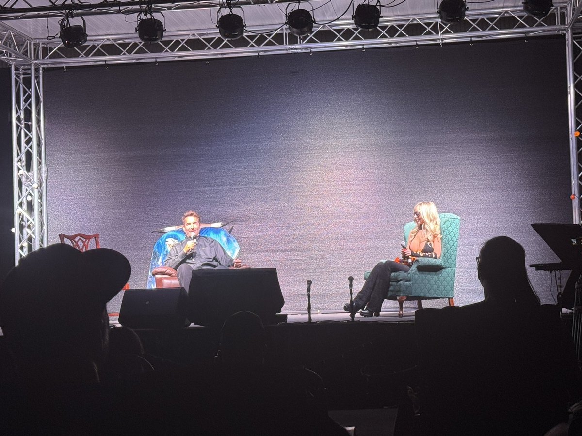 #JoeBobsJamboree night 1 photo dump 

<a href="/therealjoebob/">Joe Bob Briggs</a> <a href="/kinky_horror/">Diana “Darcy the Mail Ghoul” Prince 🎃💌</a>