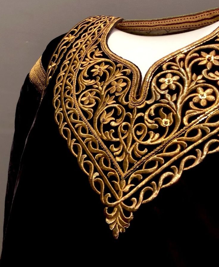 Clin d’œil à la broderie traditionnelle sur les nouveaux maillots de l’équipe nationale.