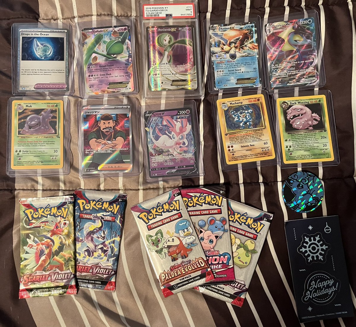 CardsOClock's tweet image. Hey everyone, part 2 of my giveaway is here! One person will win this all for FREE with domestic shipping covered! Here’s how you have a chance to win:

Follow @CardsOClock ✅

Retweet this tweet 🔁

Optional: Tag a friend! 

Ends October 8th, this Tuesday! 

Good luck everyone!…