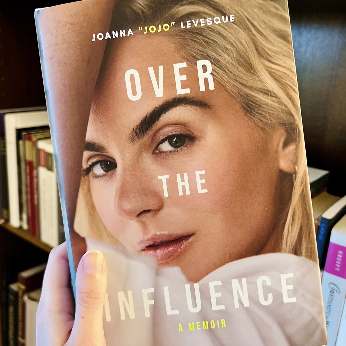 danielleduet's tweet photo. AHHH!!! π€© I just got my signed copy of #OverTheInfluence by JoJo!! Iβm so excited to read it!! Been a fan since the VERY beginning! π
Thank you, @iamjojo ππ«Άπ» https://t.co/7nYCclQsO9