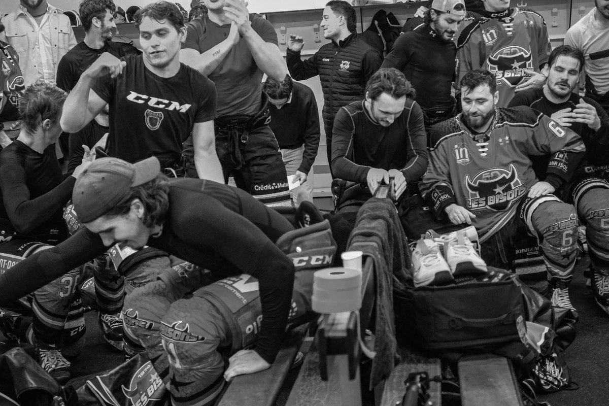 In the room n2 with <a href="/Hockey_Bisons/">HCNM93-LES BISONS</a>