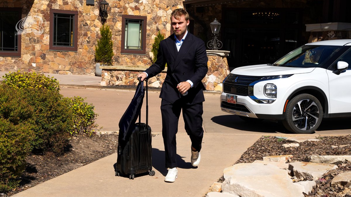 Avalanche's tweet photo. Suited up 💼

#GoAvsGo https://t.co/g1AUKdYu0j