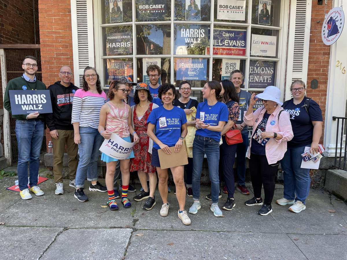 sean_kitchen89's tweet photo. Tim Walz's former high school students are knocking doors in York County today.

All of them are saying York reminds them of Mancato, MN https://t.co/U0eOmIJDLr