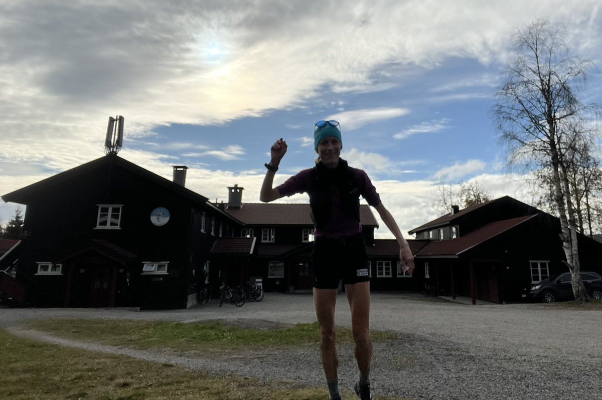 Sesongens siste maratontrening til Kikut i kortbukse. Høsten har tatt grep om marka - lufta er skarpere- landskapet er mer åpent - markahøsten er vakker🏃🏼‍♀️‍➡️🍁
