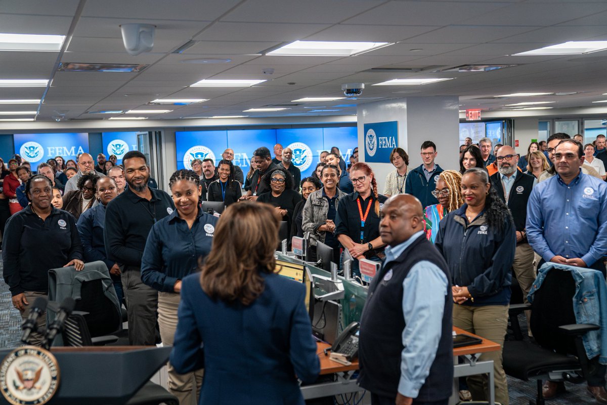 Kamala Harris tweet media