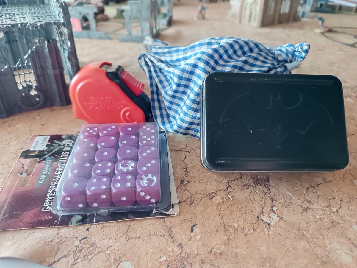 Partida dura contra culto genestealer, no hay partida fácil contra esta persona jajaja, perdí por la pinturaaaa, aunque los amuletos ayudaron jajaja