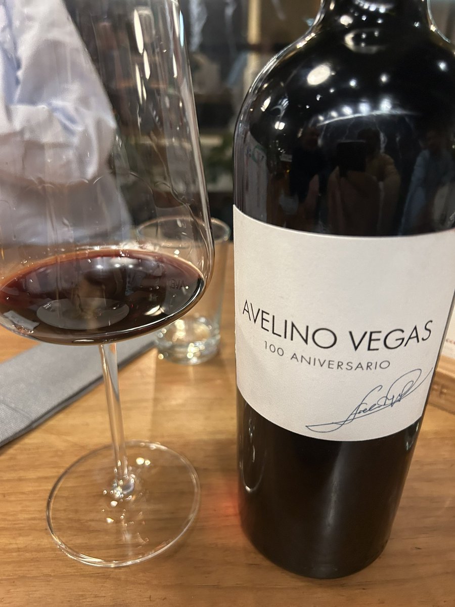 <a href="/AvelinoVegas/">Bodega Avelino Vegas</a> haciéndome compañía 

Muy muy sorprendente …