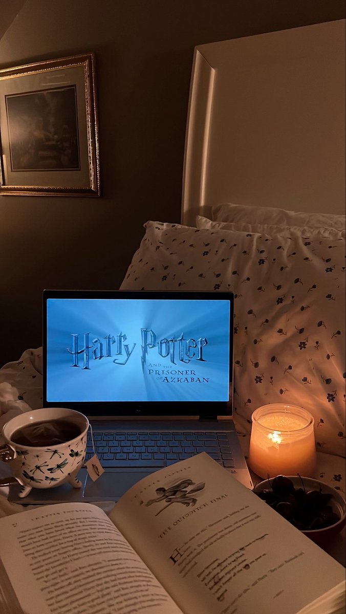 girlinfairy's tweet photo. saturday night plans ☕️🌫️🕯️🌧️ https://t.co/zX15PDZCee