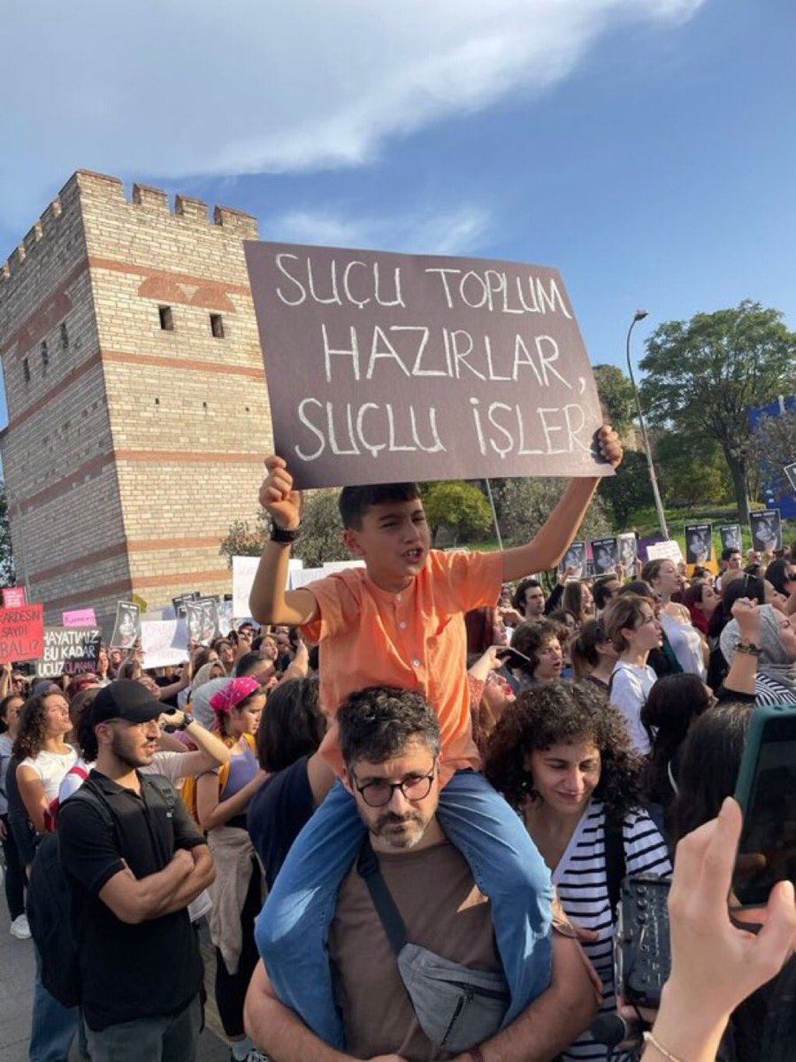 Oğlunuzu böyle yetiştireceksiniz.
#SemihÇelik 
#ikbaluzuner 
#AysenurHalil