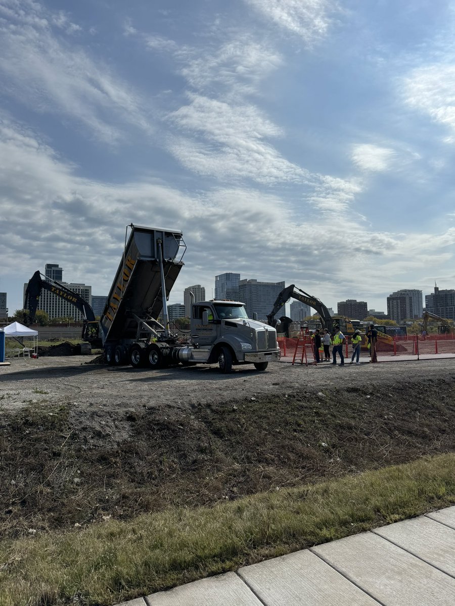 The north entrance to #The78 is open today for anyone looking to check it out. Taylor Construction seems to be doing an event for families and children featuring bulldozer demonstrations w/ food trucks in a newly created seating area near the river.