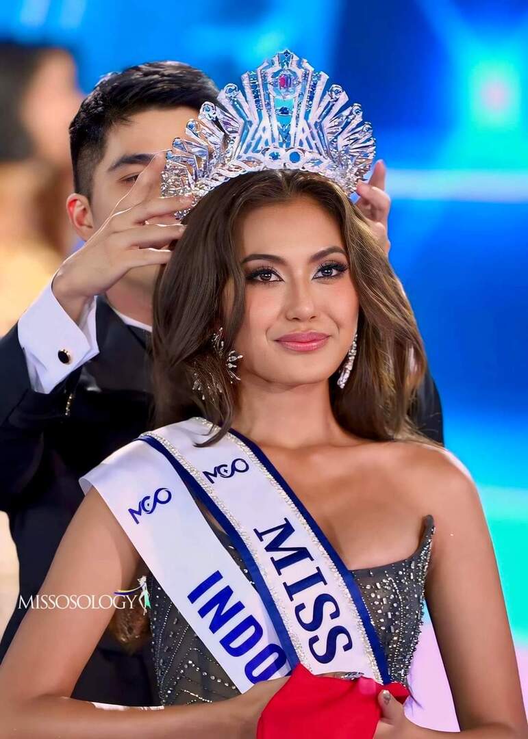 starfess's tweet photo. -star
salah satu anak bangsa kembali mengharumkan nama bangsa, KETUT PERMATA JULIASTRID menang di acara beauty pageant MISS COSMO INTERNATIONAL 2024, proud🇮🇩✨️ https://t.co/6kfb3JWjO1
