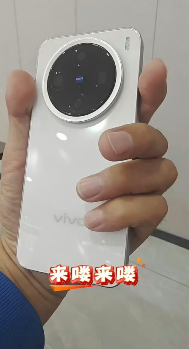 TECH INFO tweet media